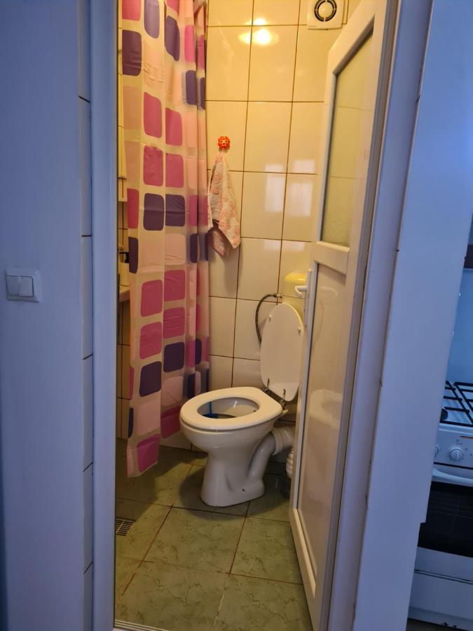 Gazde/Camere de închiriat Ogadugu Bucureşti