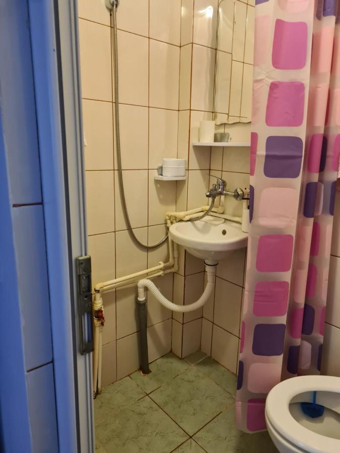 Ogadugu Gazde/Camere de închiriat