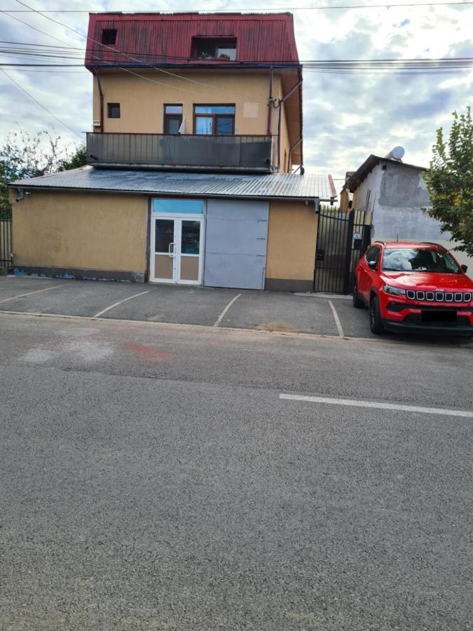 Ogadugu Gazde/Camere de închiriat Bucureşti